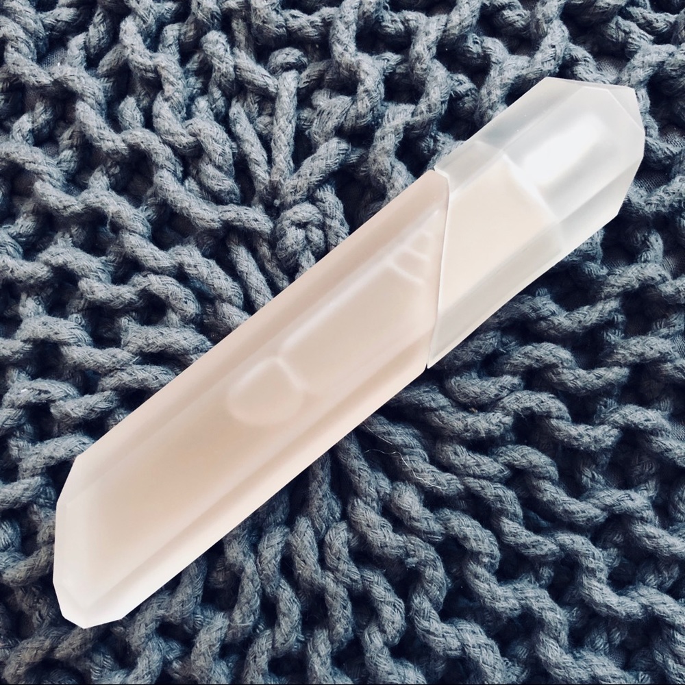 KKW Crystal Gardenia Oud